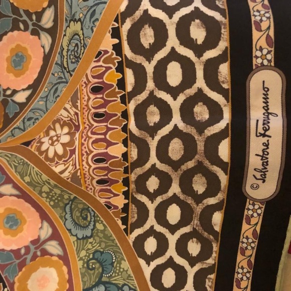 Authentic Ferragamo Silk Scarf Women - Picture 2 of 4